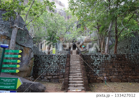 シギリヤロック、天空の宮殿への階段【スリランカ】 シギリヤロック、天空の宮殿への階段【スリランカ】 133427012