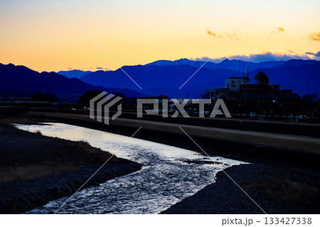 夕暮れ時の笛吹川 夕暮れ時の笛吹川 133427338