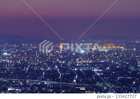 生駒山から見た、大阪平野夜景 明石海峡大橋遠望 生駒山から見た、大阪平野夜景 明石海峡大橋遠望 133427727