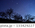 冬の星座と木星の輝き 133429227