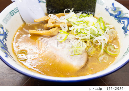 おいしい醤油とんこつラーメン 133429864