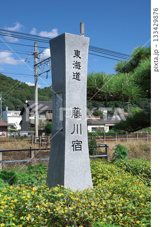 愛知県岡崎市:藤川駅南口/藤川宿の石柱 愛知県岡崎市:藤川駅南口/藤川宿の石柱 133429876