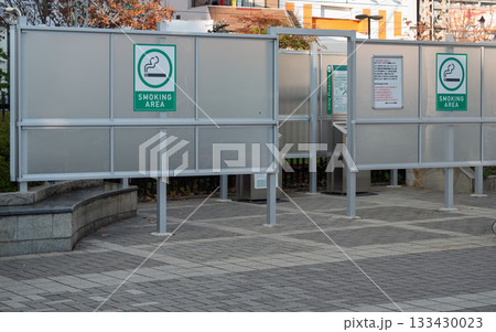 河内松原駅前の喫煙所全景 133430023