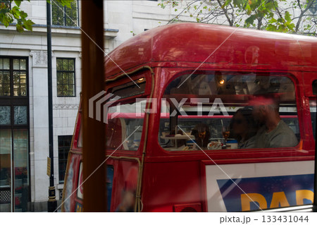 ロンドン　観光バス　ティータイム 133431044