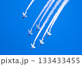 青空を飛行するブルーインパルス 133433455