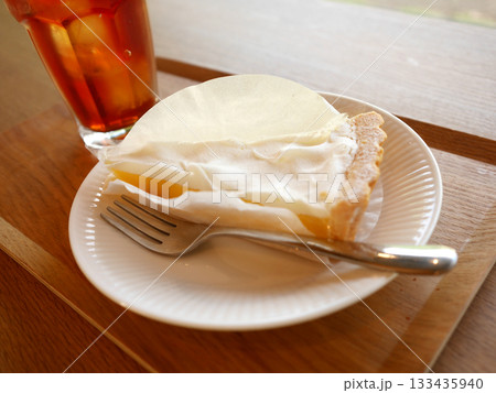 窓際のアイスティー 133435940