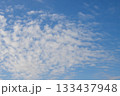 青い空と白い雲 133437948