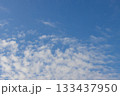 青い空と白い雲 133437950