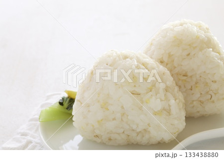 麦おにぎり 133438880