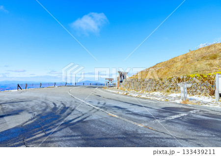 秋の八幡平アスピーテライン 県境 秋田県・岩手県 秋の八幡平アスピーテライン 県境 秋田県・岩手県 133439211