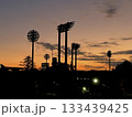 夕日に映し出された大宮公園にある競技場の照明 133439425