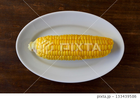 真上から見たテーブル背景のとうもろこし 133439586
