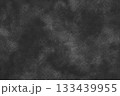 水彩タッチの背景　黒 133439955