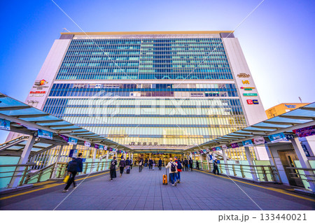 日本の横浜都市景観11月22日。朝から賑わうJR新横浜駅などを望む。新たな時代へ 日本の横浜都市景観11月22日。朝から賑わうJR新横浜駅などを望む。新たな時代へ 133440021