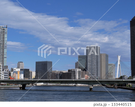 築地 隅田川から見る高層ビル群 撮影用背景 築地 隅田川から見る高層ビル群 撮影用背景 133440515