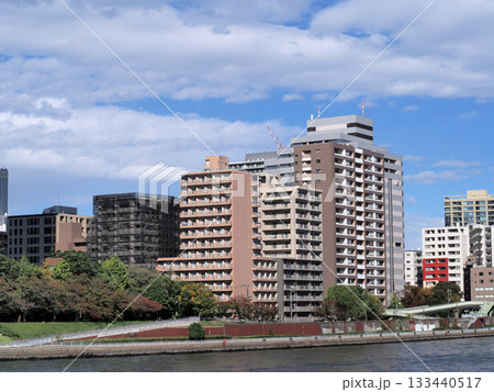 築地 隅田川から見る高層ビル群 撮影用背景 築地 隅田川から見る高層ビル群 撮影用背景 133440517