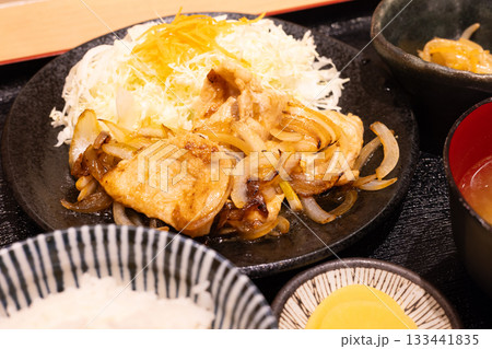 美味しい豚肉生姜焼き定食 美味しい豚肉生姜焼き定食 133441835