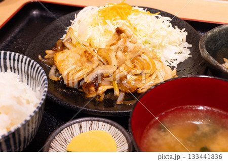 美味しい豚肉生姜焼き定食 133441836