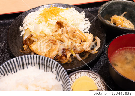 美味しい豚肉生姜焼き定食 133441838