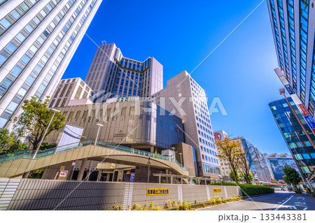 日本の横浜都市景観11月22日。横浜駅前の横浜ベイシェラトンホテル&タワーズなどを望む 日本の横浜都市景観11月22日。横浜駅前の横浜ベイシェラトンホテル&タワーズなどを望む 133443381