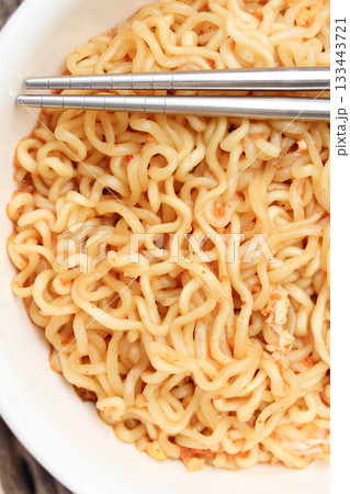 Spicy instant noodles on bowl 133443721