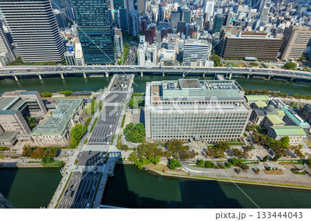 淀屋橋スカイテラスから中之島 御堂筋と日本銀行大阪支店旧館､大阪市庁舎 2025年10月1日 133444043