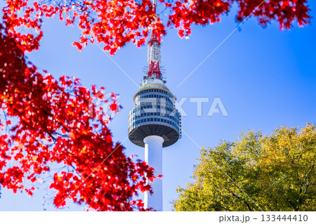 秋のソウル　南山タワー（Nソウルタワー） 133444410