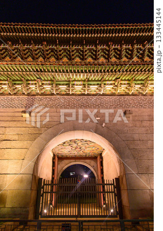 韓国ソウルにある東大門の風景 133445144