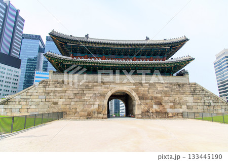 韓国ソウルにある南大門の風景 133445190