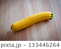 黄色のズッキーニ 133446264