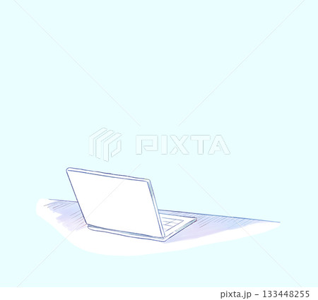 机の上のノートパソコン 133448255