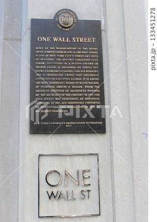 ニューヨーク冬の街並みとクリスマスイルミネーション観光風景、自由の女神、9.11メモリアル、地下鉄 133451278