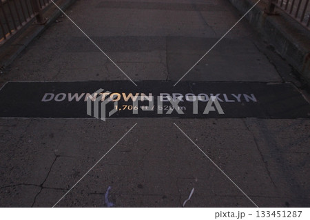 ニューヨーク冬の街並みとクリスマスイルミネーション観光風景、自由の女神、9.11メモリアル、地下鉄 ニューヨーク冬の街並みとクリスマスイルミネーション観光風景、自由の女神、9.11メモリアル、地下鉄 133451287