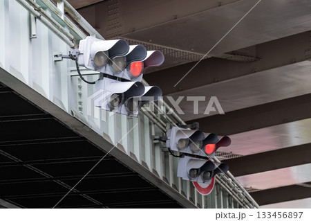 交通事故防止のための道路標識や道路標示 交通事故防止のための道路標識や道路標示 133456897