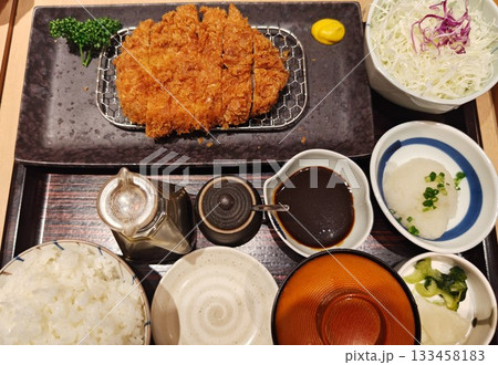 おいしいとんかつ定食 きれい おいしいとんかつ定食 きれい 133458183