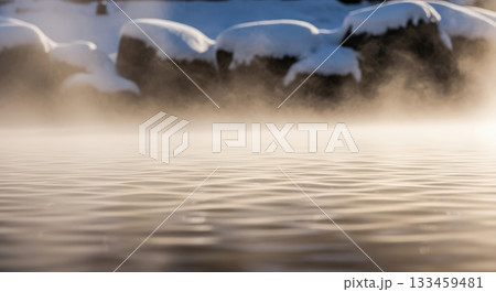夕暮れの露天温泉と穏やかな光に包まれた空きスペースのある冬の情景背景 133459481