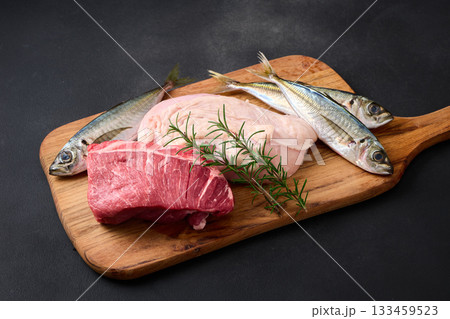 豚肩ロース、鶏胸肉、小鯵 133459523