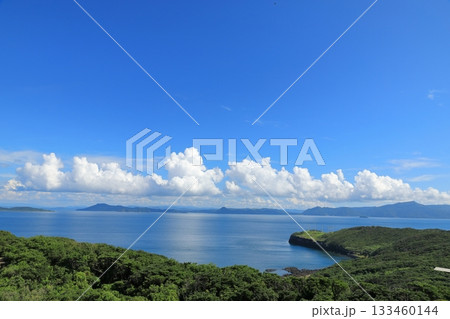 生月島の大バエ灯台から望む平戸島の景色 133460144