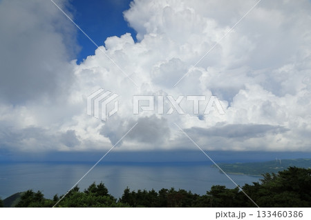 鯛の鼻自然公園展望台からの入道雲の眺め 鯛の鼻自然公園展望台からの入道雲の眺め 133460386