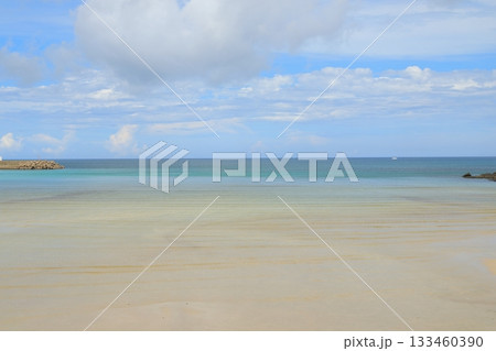 平戸の根獅子海水浴場の美しい海の風景 平戸の根獅子海水浴場の美しい海の風景 133460390