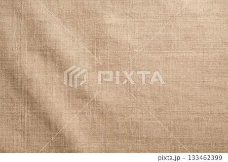 柔らかな光に照らされたベージュの麻布テクスチャ背景 柔らかな光に照らされたベージュの麻布テクスチャ背景 133462399