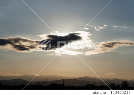 雲に隠れる太陽 雲に隠れる太陽 133463235