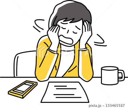 書類を前に絶望する女性 書類を前に絶望する女性 133465587