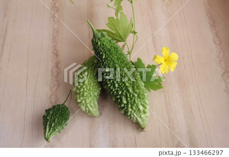 ベランダ菜園でできたゴーヤー 133466297