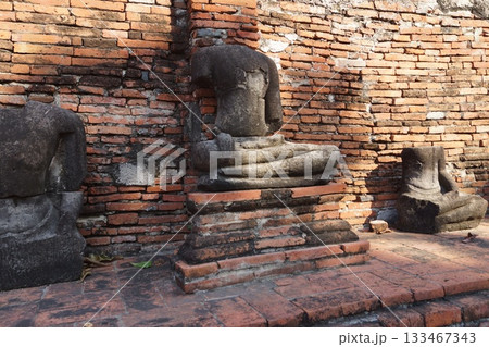 タイ アユタヤ  アユタヤ歴史公園 ワット・マハタートの仏像 133467343