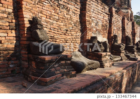 タイ アユタヤ  アユタヤ歴史公園 ワット・マハタートの仏像 133467344