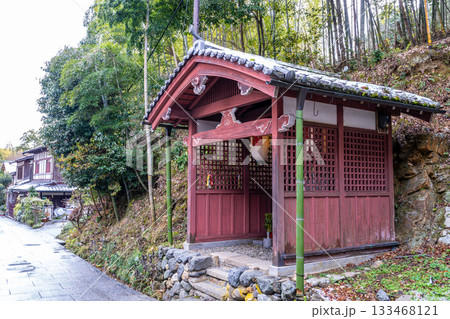 【重要伝統的建造物群保存地区】嵯峨鳥居本 地蔵堂と冬の街並みの風景2 京都府京都市右京区 【重要伝統的建造物群保存地区】嵯峨鳥居本 地蔵堂と冬の街並みの風景2 京都府京都市右京区 133468121