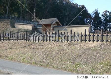 鉢形城跡：三の曲輪に復元された四脚門【国指定史跡・日本100名城】埼玉県寄居町 133468793