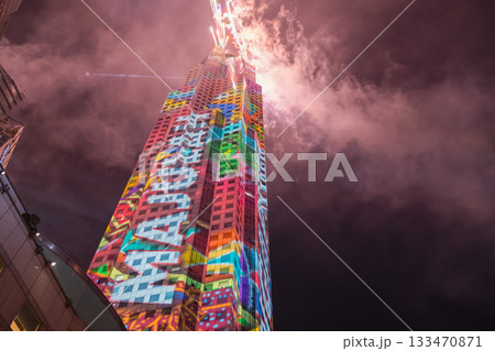 ライトアップされたナショナルデーのクラークキー, シンガポール 133470871