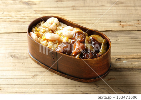 海老炒飯黒酢酢豚弁当 133471600